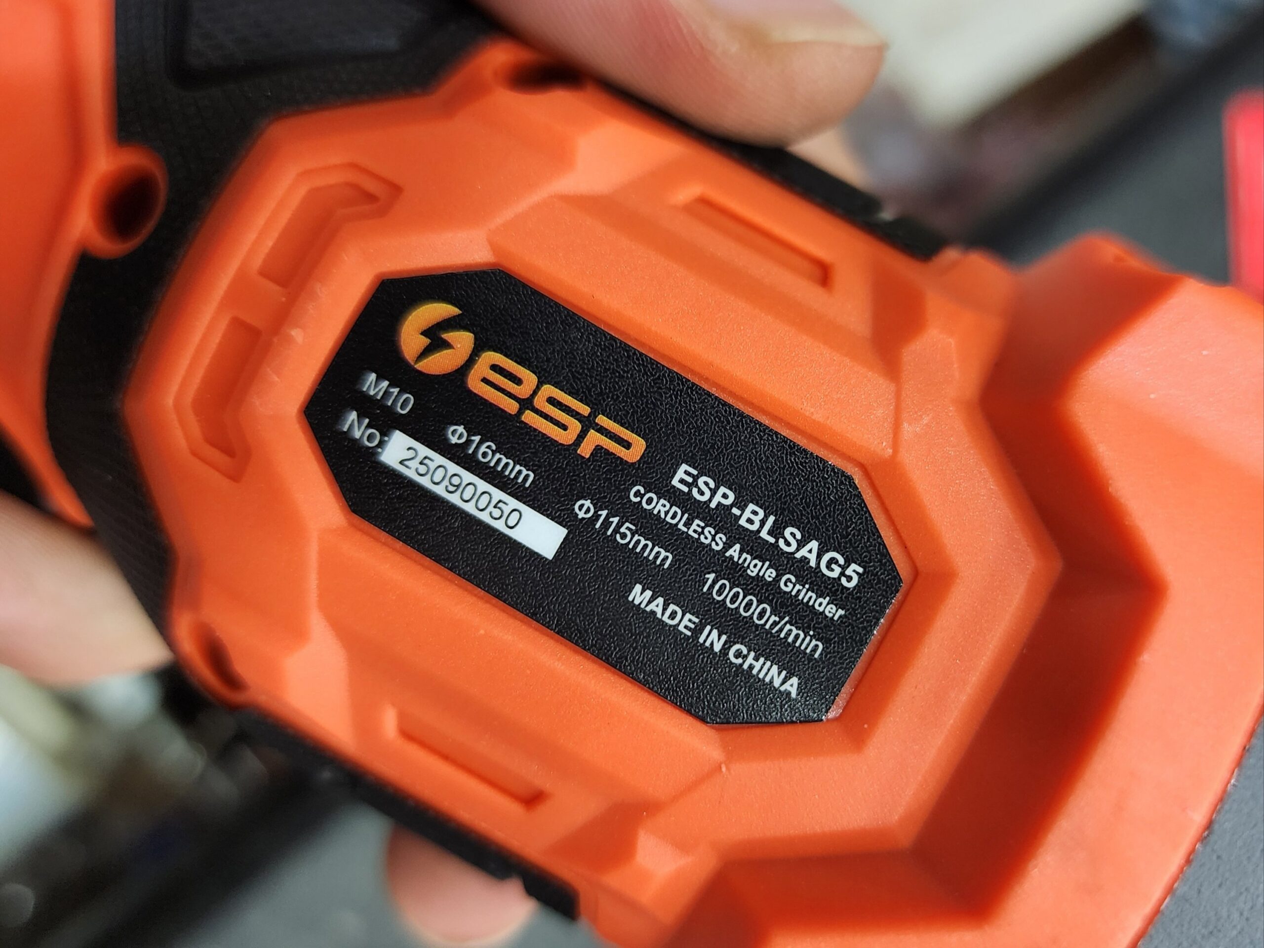 صاروخ بطارية 4.5″ 21 فولت براشليس 2 بطارية 3 أمبير من ESP